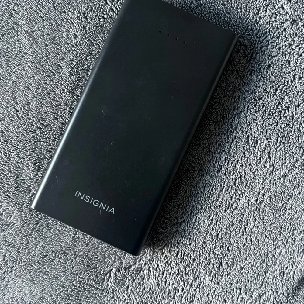 🔥Insignia Black Portable Charger